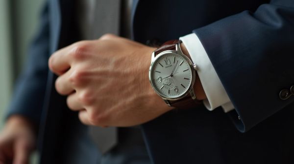 Bijoux masculins : comment porter le bracelet en argent au quotidien