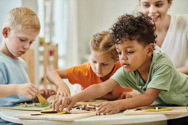 Matériel Montessori : comment stimuler l'éveil d'un enfant ?