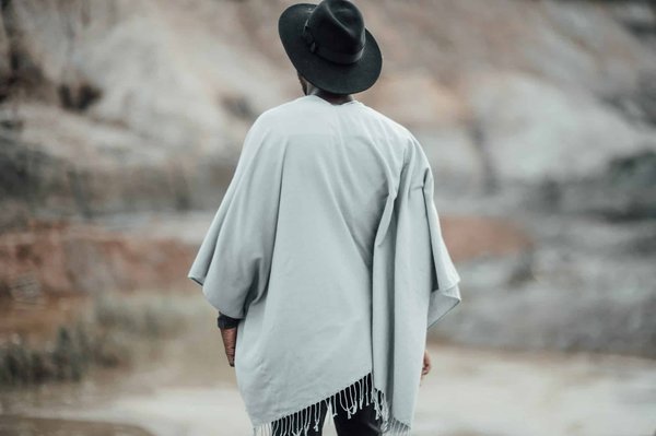 Poncho & cape pour homme: élégance et praticité